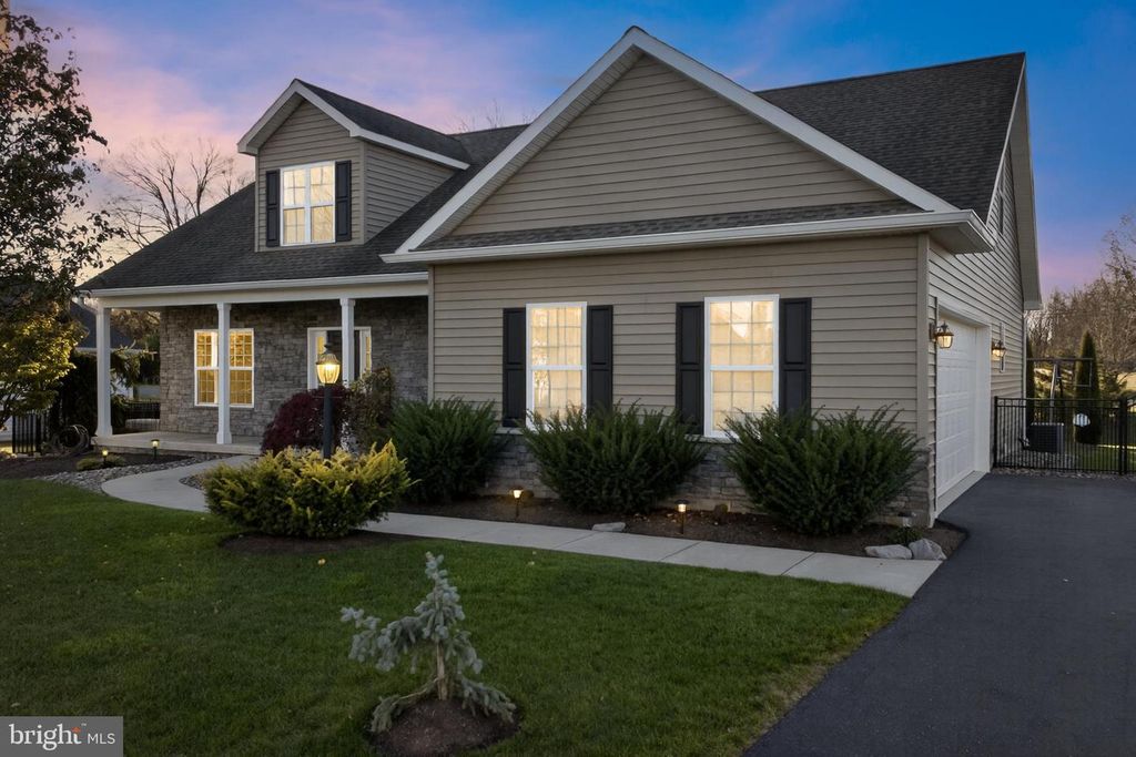 47 FRANKLIN DR, Mechanicsburg, PA 17055