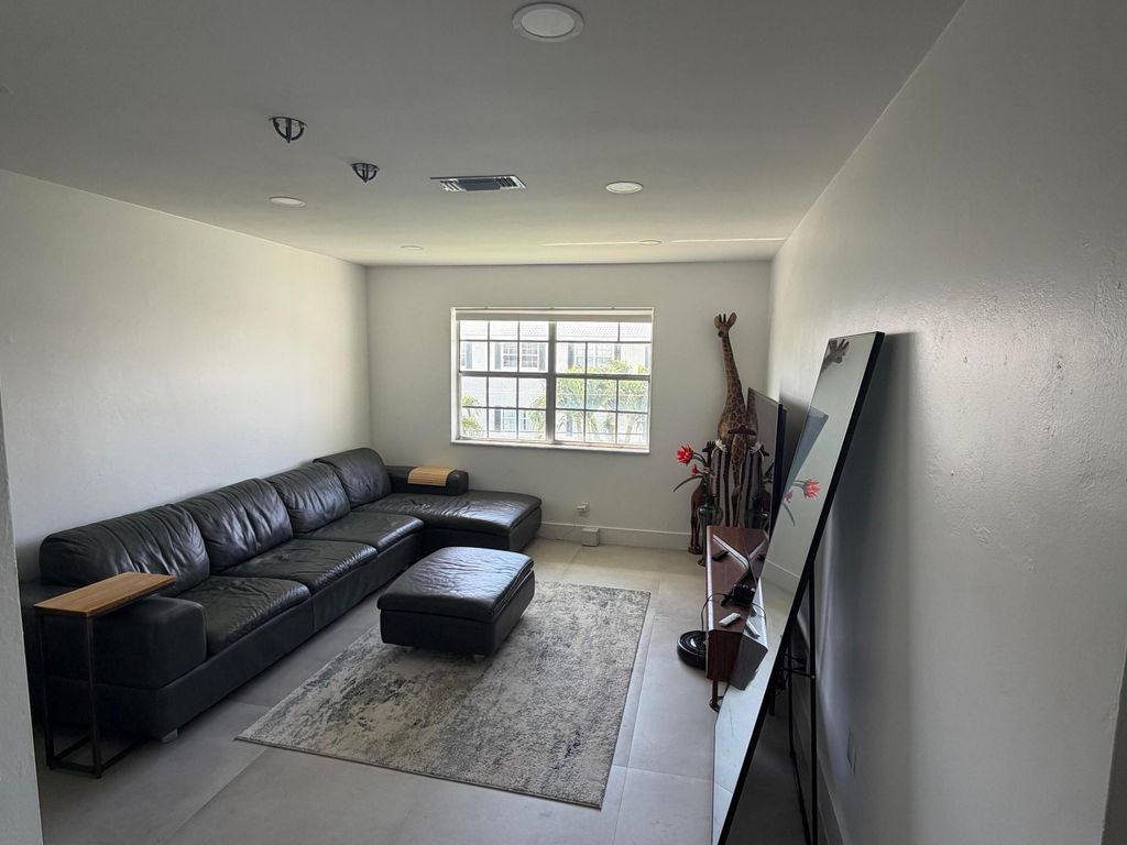 298 SW 6th Street 2080, Boca Raton, FL 33432