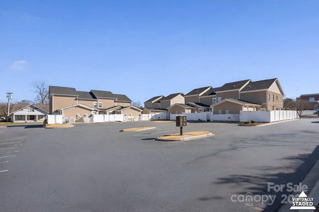 110 W Pine Street, Lincolnton, NC 28092