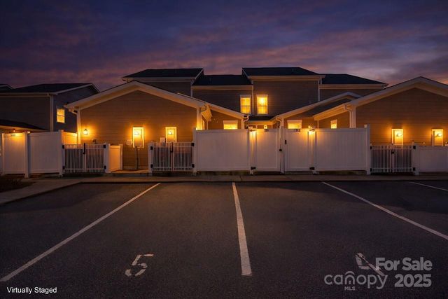 110 W Pine Street, Lincolnton, NC 28092