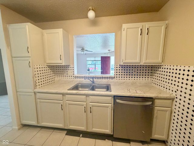 426 Red Tail Lane, Indianapolis, IN 46241