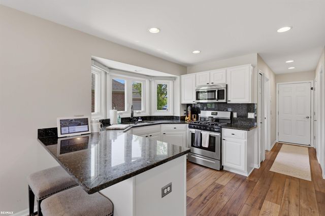 48822 Park Place Drive, Macomb Twp, MI 48044