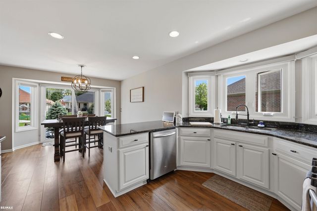 48822 Park Place Drive, Macomb Twp, MI 48044