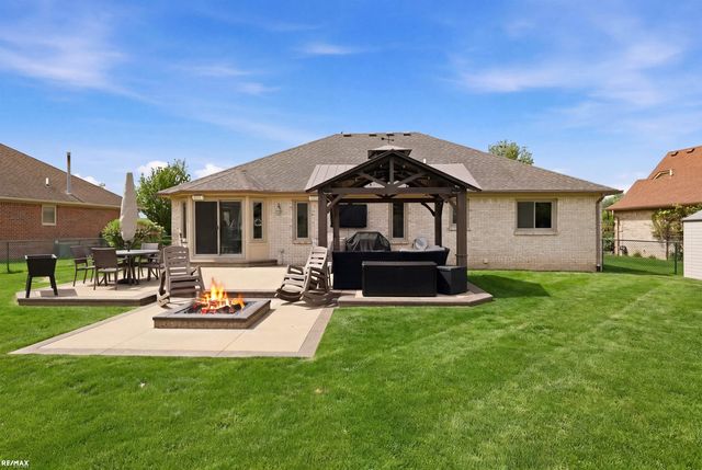 48822 Park Place Drive, Macomb Twp, MI 48044