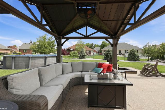 48822 Park Place Drive, Macomb Twp, MI 48044