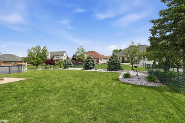 48822 Park Place Drive, Macomb Twp, MI 48044