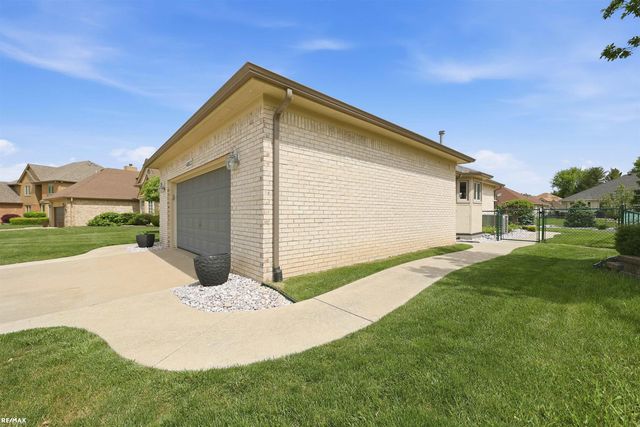 48822 Park Place Drive, Macomb Twp, MI 48044