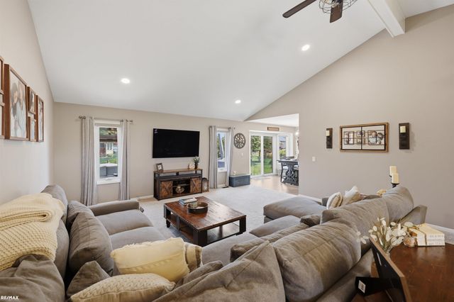 48822 Park Place Drive, Macomb Twp, MI 48044