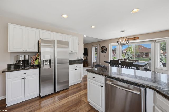 48822 Park Place Drive, Macomb Twp, MI 48044