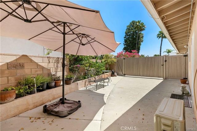 16577 16575 Knollwood, Granada Hills, CA 91344