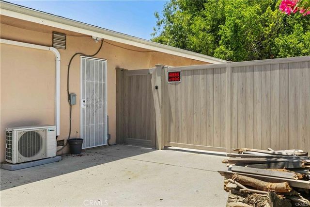16577 16575 Knollwood, Granada Hills, CA 91344