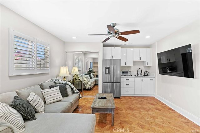 16577 16575 Knollwood, Granada Hills, CA 91344