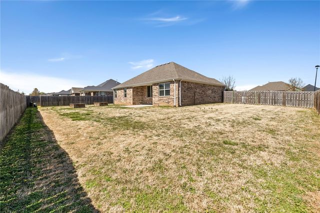 421 Caballo Street, Farmington, AR 72730