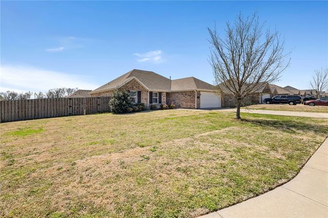 421 Caballo Street, Farmington, AR 72730