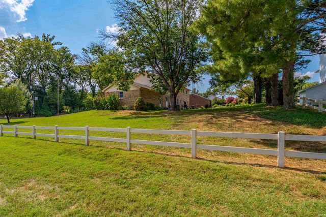 7400 Outer Gray Street, Newburgh, IN 47630