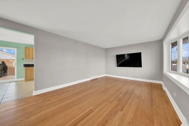 7435 W 74th Street, Bridgeview, IL 60455