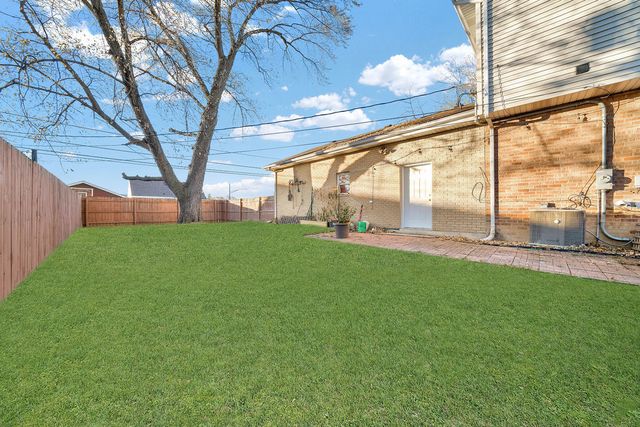 7435 W 74th Street, Bridgeview, IL 60455