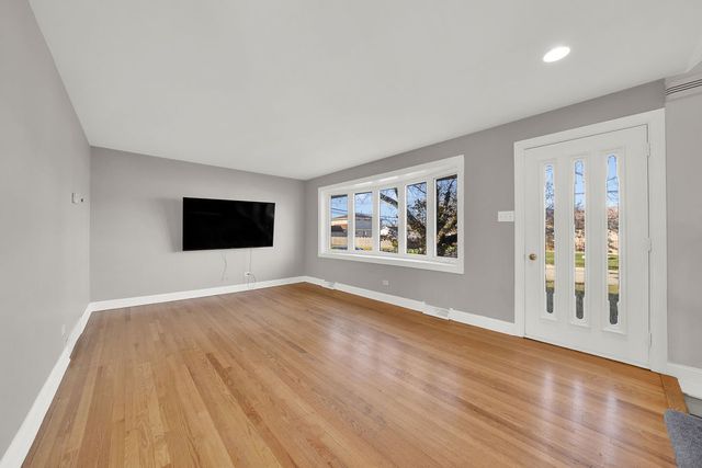 7435 W 74th Street, Bridgeview, IL 60455