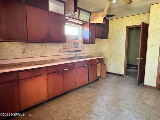 2111 SUNRISE Drive, Jacksonville, FL 32246