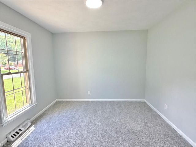 140 Haviland RD, Chesapeake, VA 23320