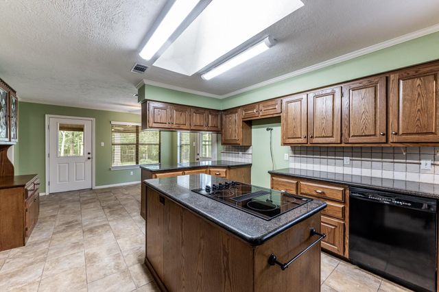 104 Oakview Circle, Huntsville, TX 77340