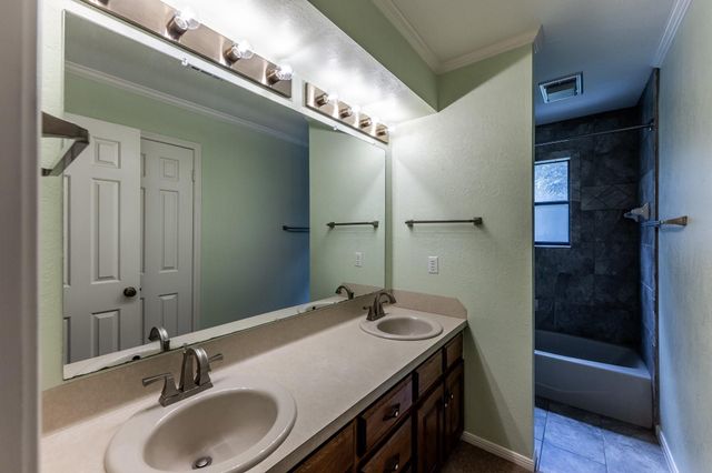 104 Oakview Circle, Huntsville, TX 77340