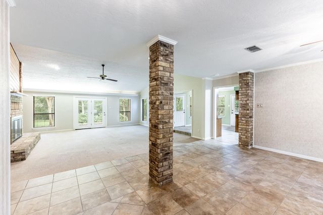 104 Oakview Circle, Huntsville, TX 77340