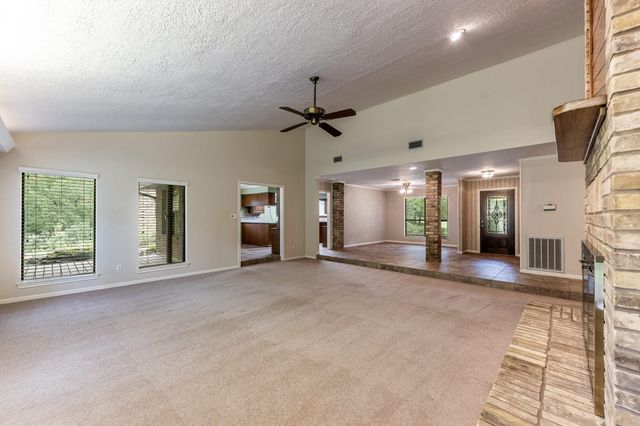 104 Oakview Circle, Huntsville, TX 77340