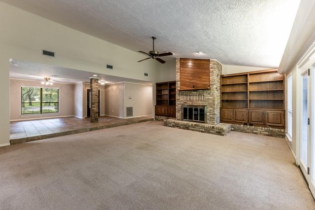 104 Oakview Circle, Huntsville, TX 77340