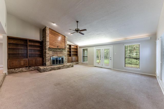 104 Oakview Circle, Huntsville, TX 77340