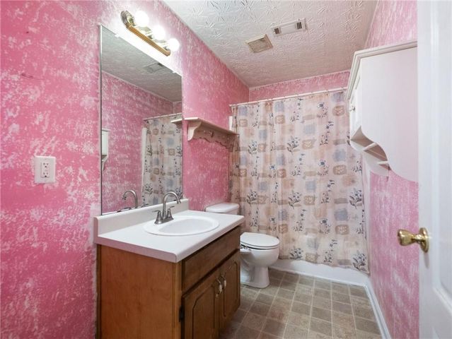 212 Cobblestone Lane, Mcdonough, GA 30252