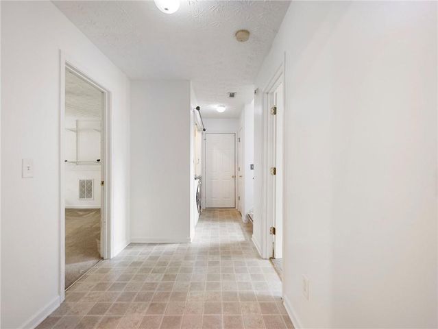212 Cobblestone Lane, Mcdonough, GA 30252