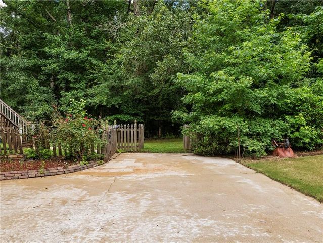 212 Cobblestone Lane, Mcdonough, GA 30252