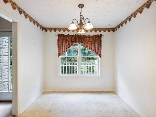 212 Cobblestone Lane, Mcdonough, GA 30252