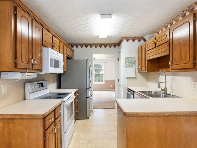 212 Cobblestone Lane, Mcdonough, GA 30252