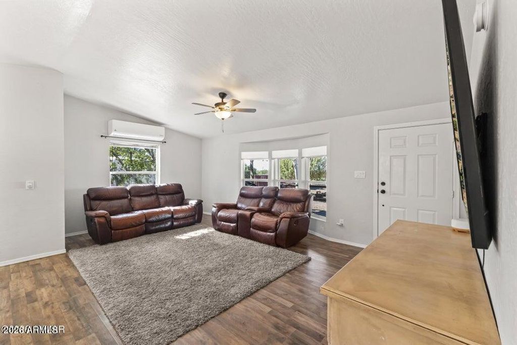Image 11 of property listing at 480 FREEDOM Lane, Show Low, AZ 85901
