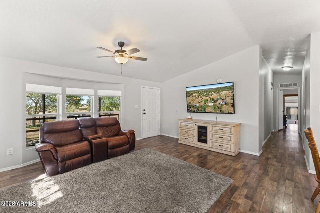 Image 12 of property listing at 480 FREEDOM Lane, Show Low, AZ 85901