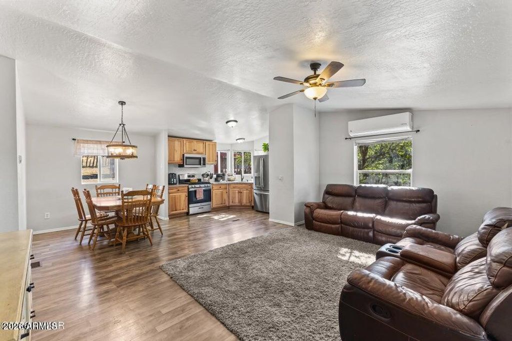 Image 13 of property listing at 480 FREEDOM Lane, Show Low, AZ 85901