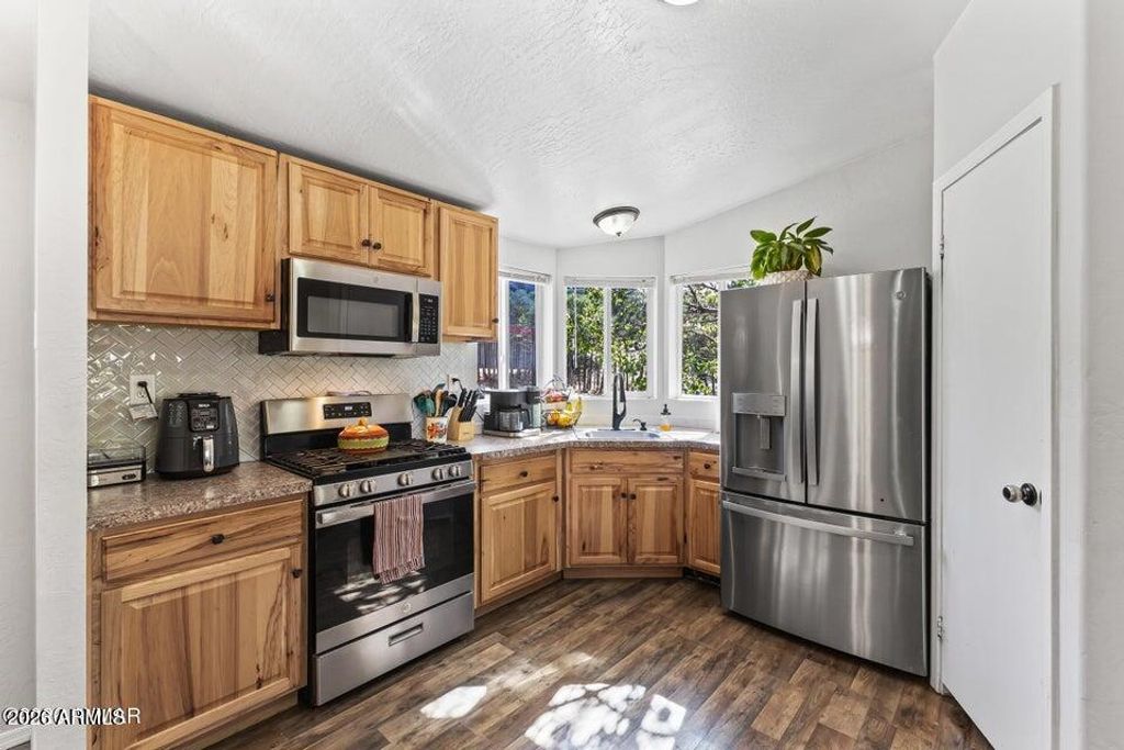 Image 14 of property listing at 480 FREEDOM Lane, Show Low, AZ 85901