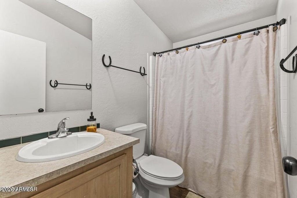 Image 15 of property listing at 480 FREEDOM Lane, Show Low, AZ 85901