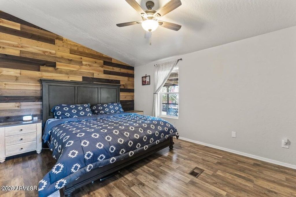 Image 16 of property listing at 480 FREEDOM Lane, Show Low, AZ 85901