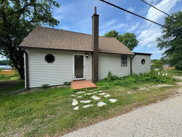 42309 N Woodbine Avenue, Antioch, IL 60002