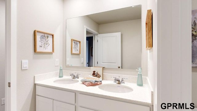 9623 N 173rd Avenue, Bennington, NE 68007