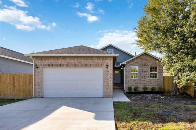 3205 Nebraska Street, Baytown, TX 77520