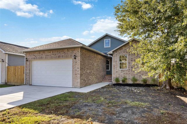 3205 Nebraska Street, Baytown, TX 77520