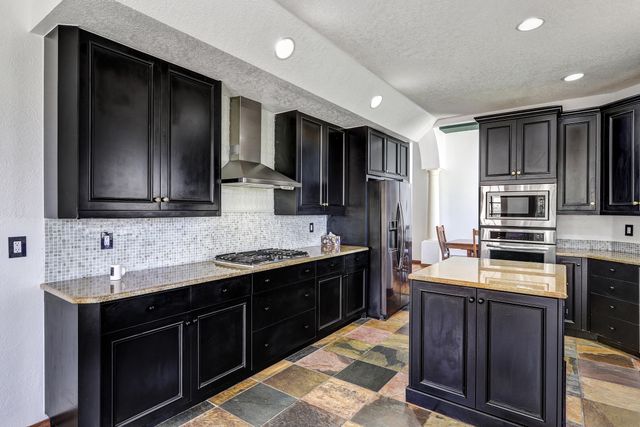 2832 W Island Loop SE, Rio Rancho, NM 87124