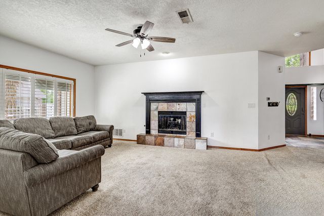 2832 W Island Loop SE, Rio Rancho, NM 87124