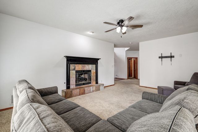 2832 W Island Loop SE, Rio Rancho, NM 87124