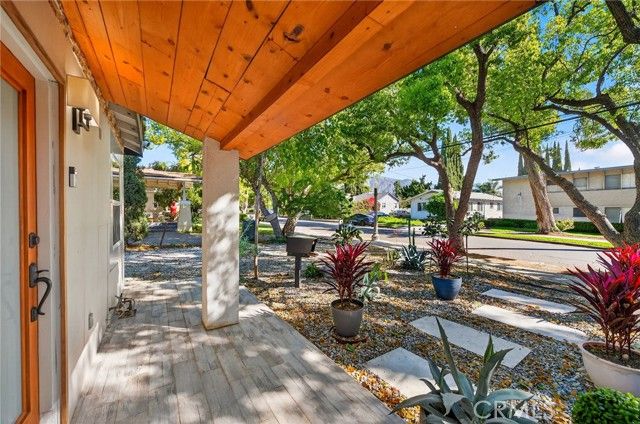 261 N Oak, Pasadena, CA 91107