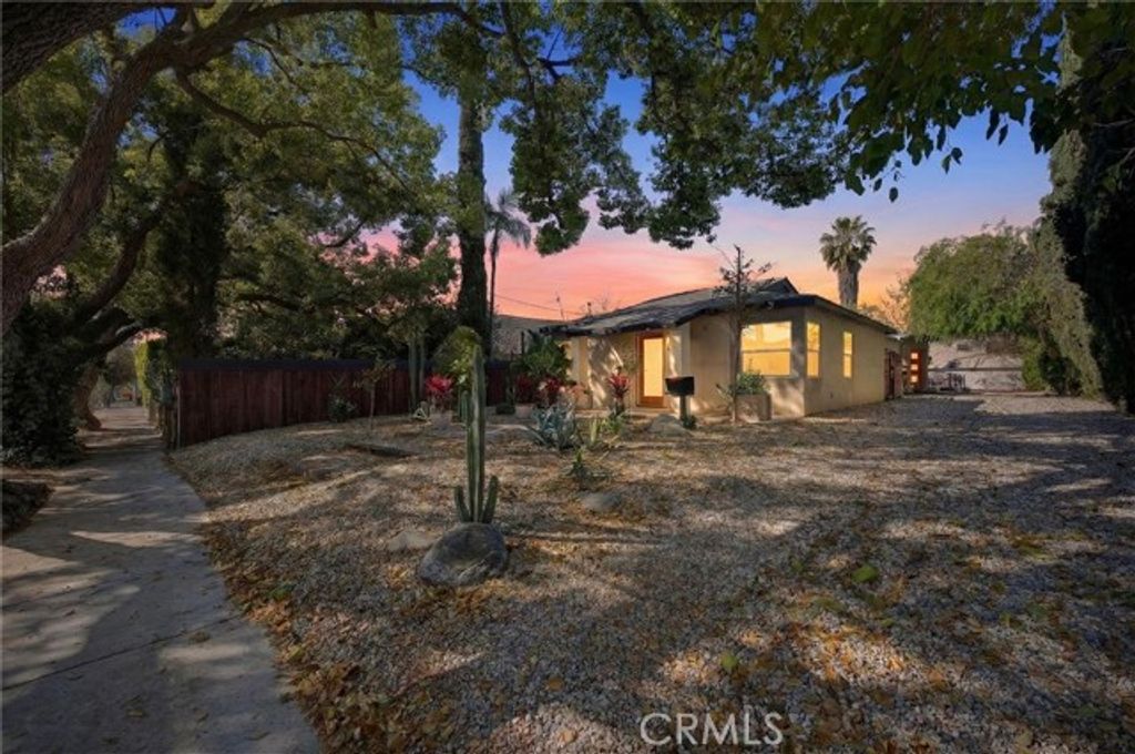 261 N Oak, Pasadena, CA 91107